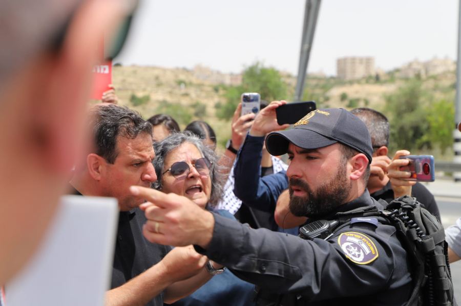 جولة تضامنية مع اهالي مسافر يطا بالخليل